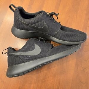 Size 11.5 Nike Mens Training Shoe Black